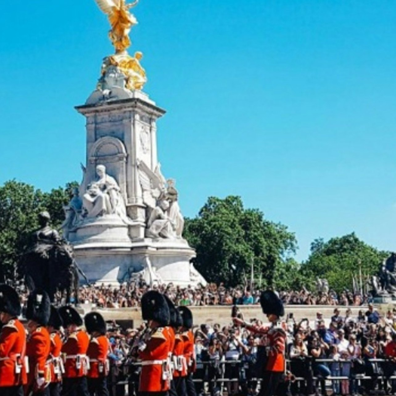 London: Kids Free Guided City Tour - Photo 1 of 13